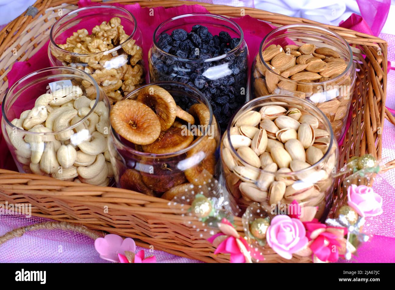Mixed nuts and dried fruits, Nuts and Dry Fruits, Healthy snack mix