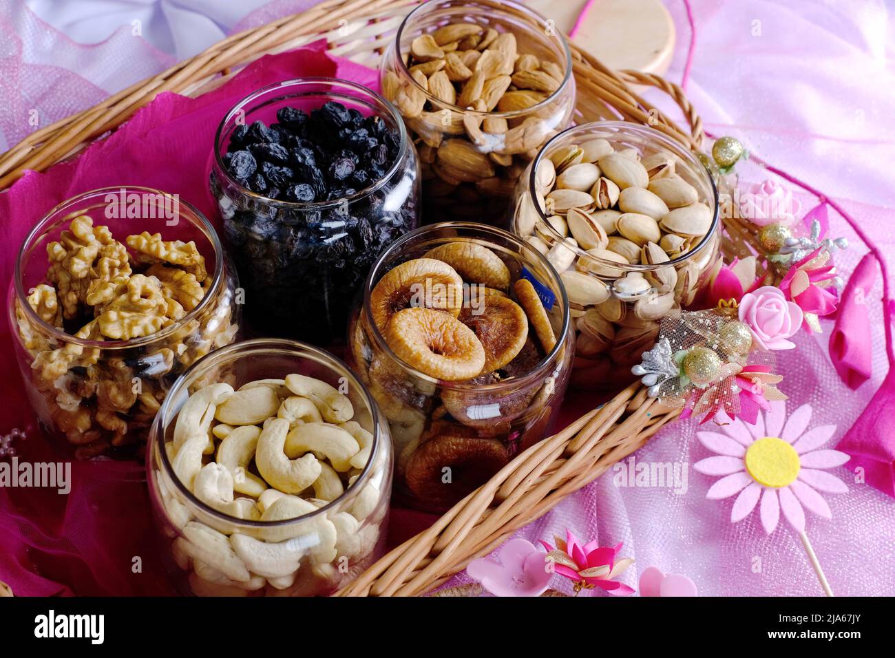 Mixed nuts and dried fruits, Nuts and Dry Fruits, Healthy snack mix