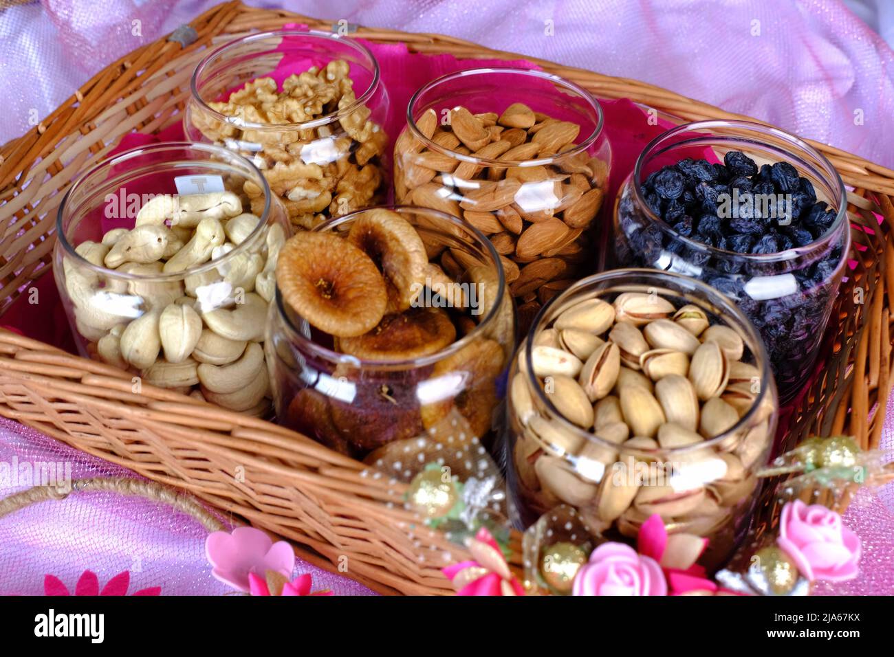 Mixed nuts and dried fruits, Nuts and Dry Fruits, Healthy snack mix