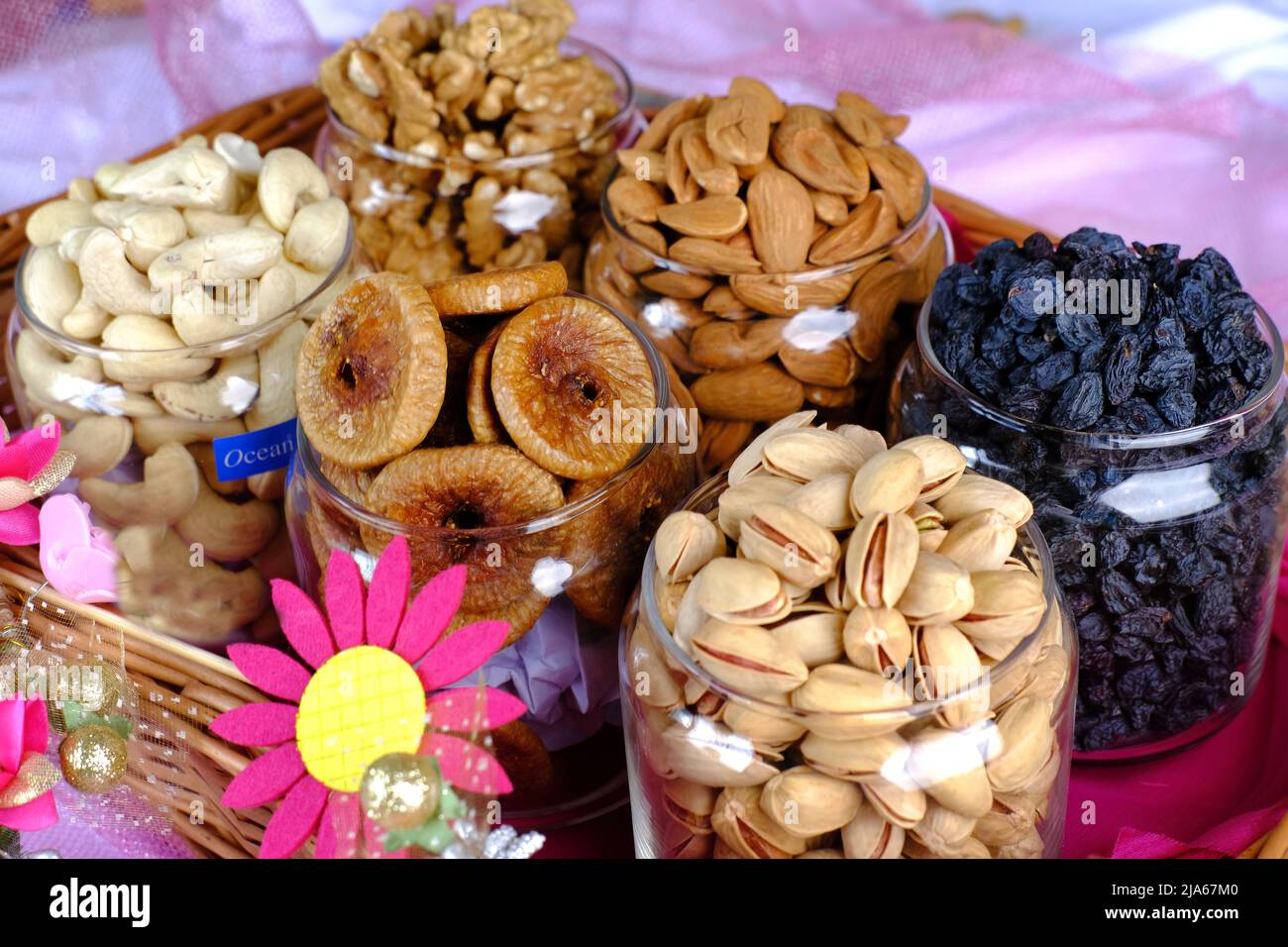 Mixed nuts and dried fruits, Nuts and Dry Fruits, Healthy snack mix