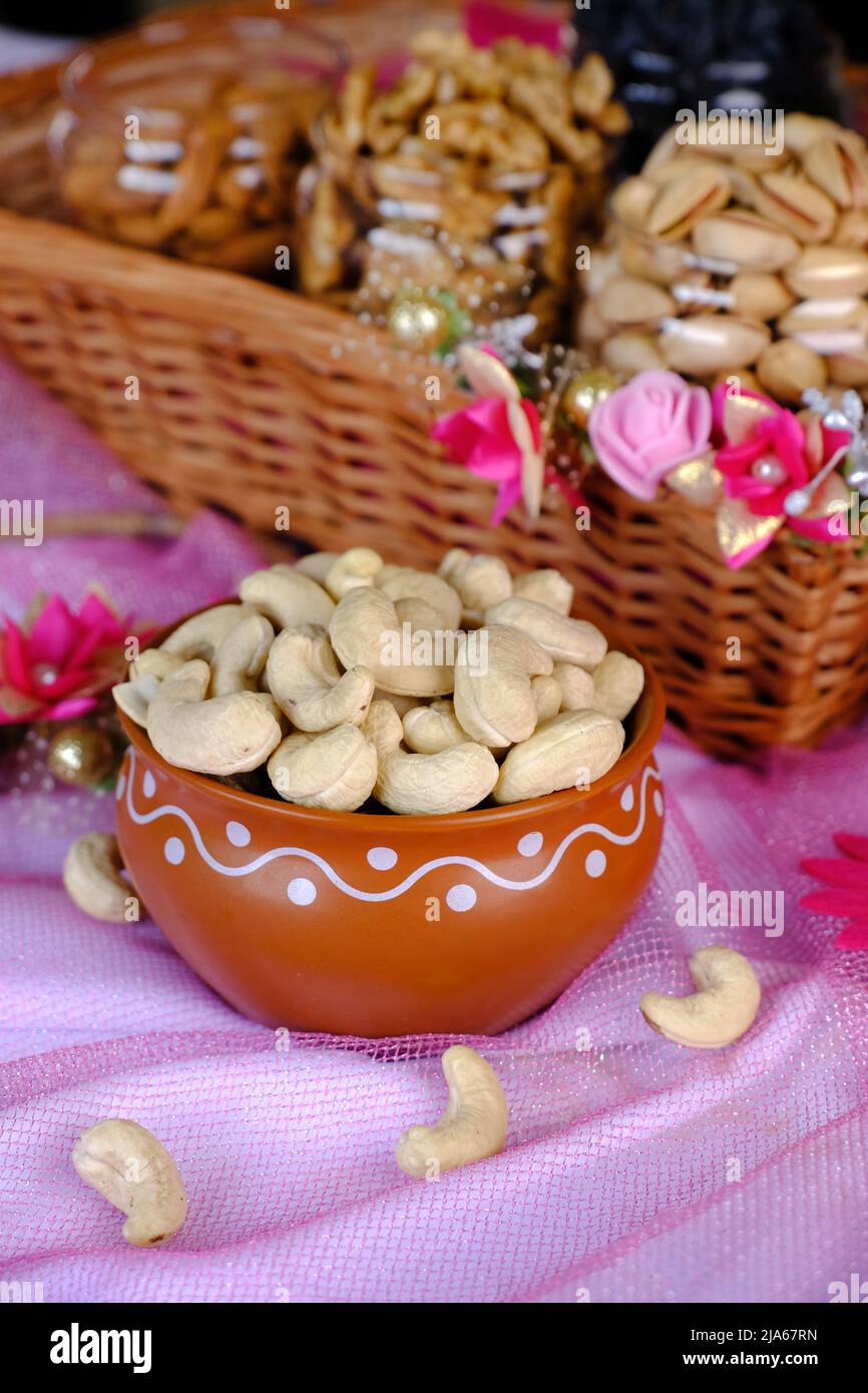 Mixed nuts and dried fruits, Nuts and Dry Fruits, Healthy snack mix