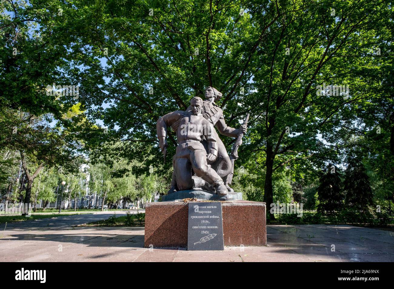Bakhmut, Ukraine. 24th May, 2022. A soviet statue can be seen in a park in Bakhmut, Donbas. As Bakhmut stands as a key city to Ukrainian forces in defending Donetsk(Donbas) region, the city is under attack by the Russian troops. The Russian invasion of Ukraine started on February 24, the war that has killed numerous civilians and soldiers. Credit: SOPA Images Limited/Alamy Live News Stock Photo