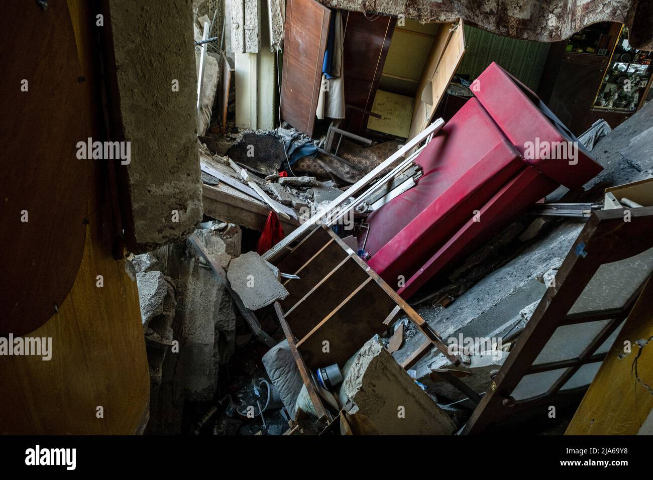 Bakhmut, Ukraine. 24th May, 2022. An interior view of the ruins from a residential building in Bakhmut, Donbas. As Bakhmut stands as a key city to Ukrainian forces in defending Donetsk(Donbas) region, the city is under attack by the Russian troops. The Russian invasion of Ukraine started on February 24, the war that has killed numerous civilians and soldiers. Credit: SOPA Images Limited/Alamy Live News Stock Photo