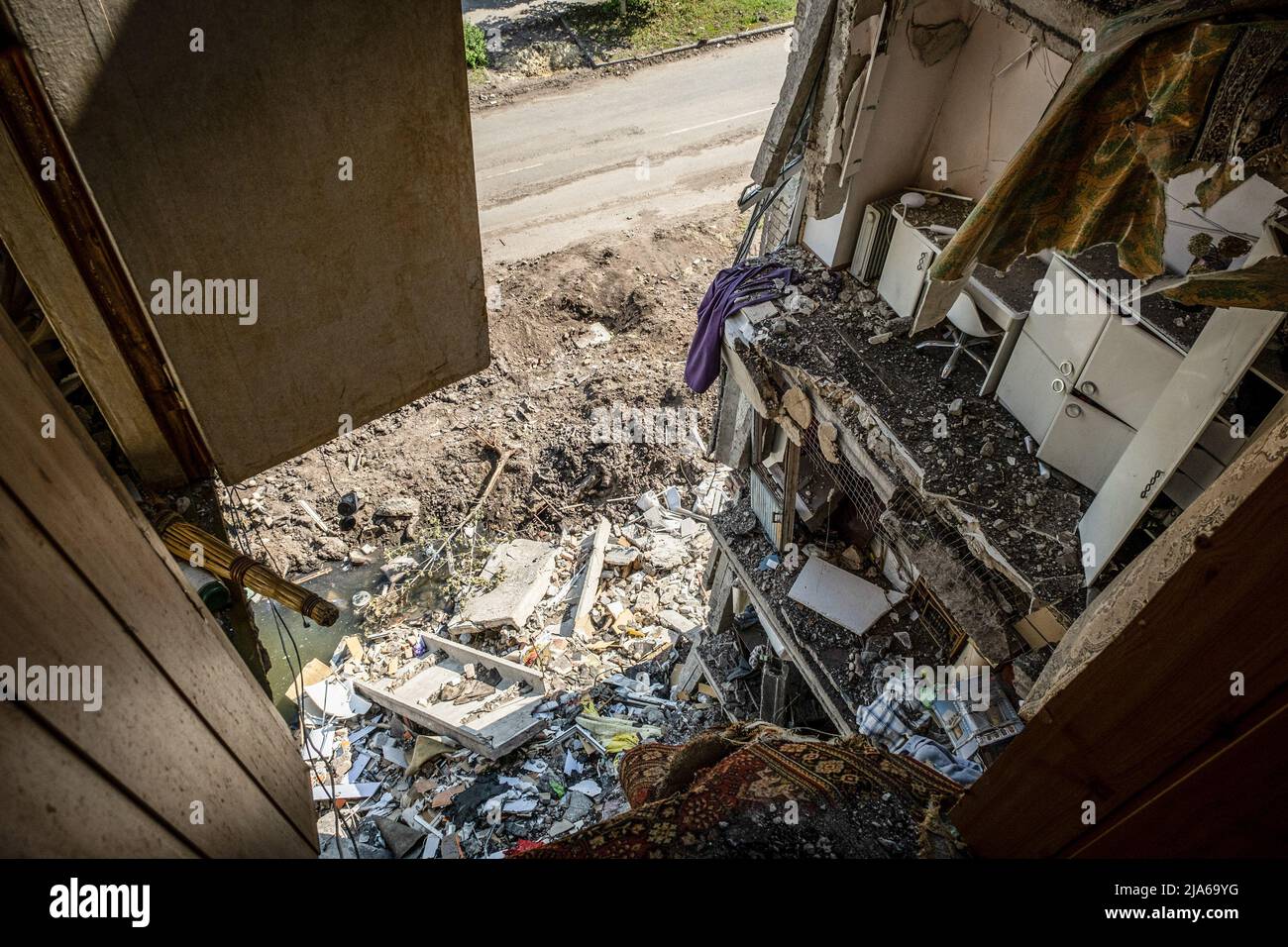 Bakhmut, Ukraine. 24th May, 2022. A view from the top floor of the residential building destroyed by Russian artillery strikes in Bakhmut, Donbas. As Bakhmut stands as a key city to Ukrainian forces in defending Donetsk(Donbas) region, the city is under attack by the Russian troops. The Russian invasion of Ukraine started on February 24, the war that has killed numerous civilians and soldiers. Credit: SOPA Images Limited/Alamy Live News Stock Photo