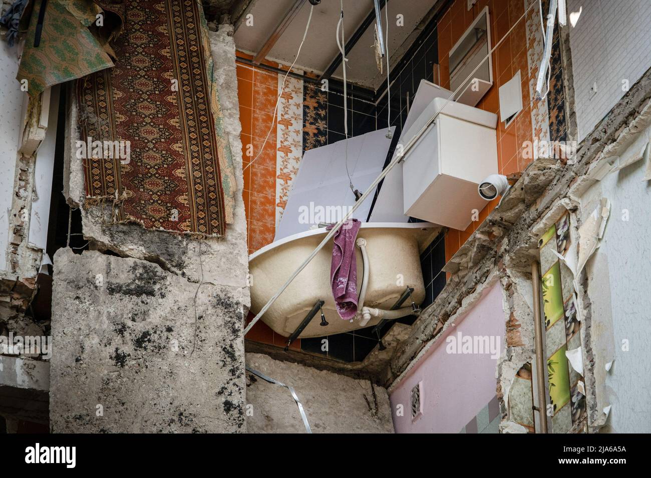 Bakhmut, Ukraine. 24th May, 2022. A hanging bathtub is seen in the