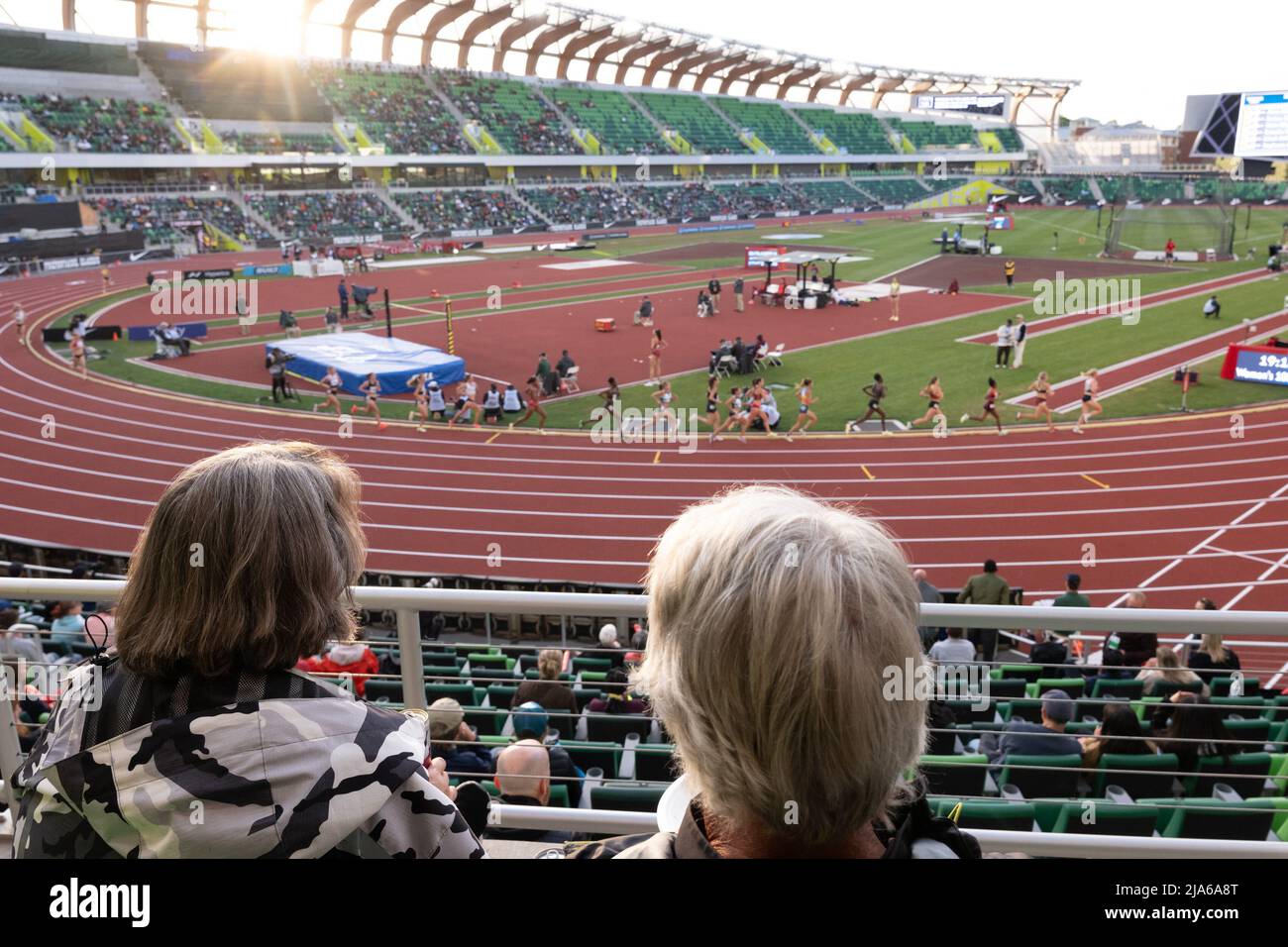 Eugene, Oregon, USA. 27th May, 2022. The women's two miler event during the Prefontaine Classic at Hayward Field in Eugene, Oregon. (Credit Image: © Brian Branch Price/ZUMA Press Wire) Credit: ZUMA Press, Inc./Alamy Live News Stock Photo