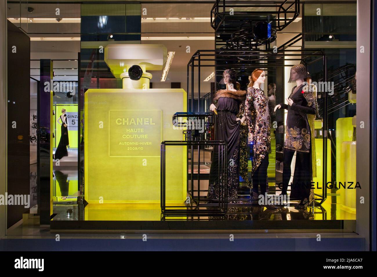 Chanel shop window hi-res stock photography and images - Alamy