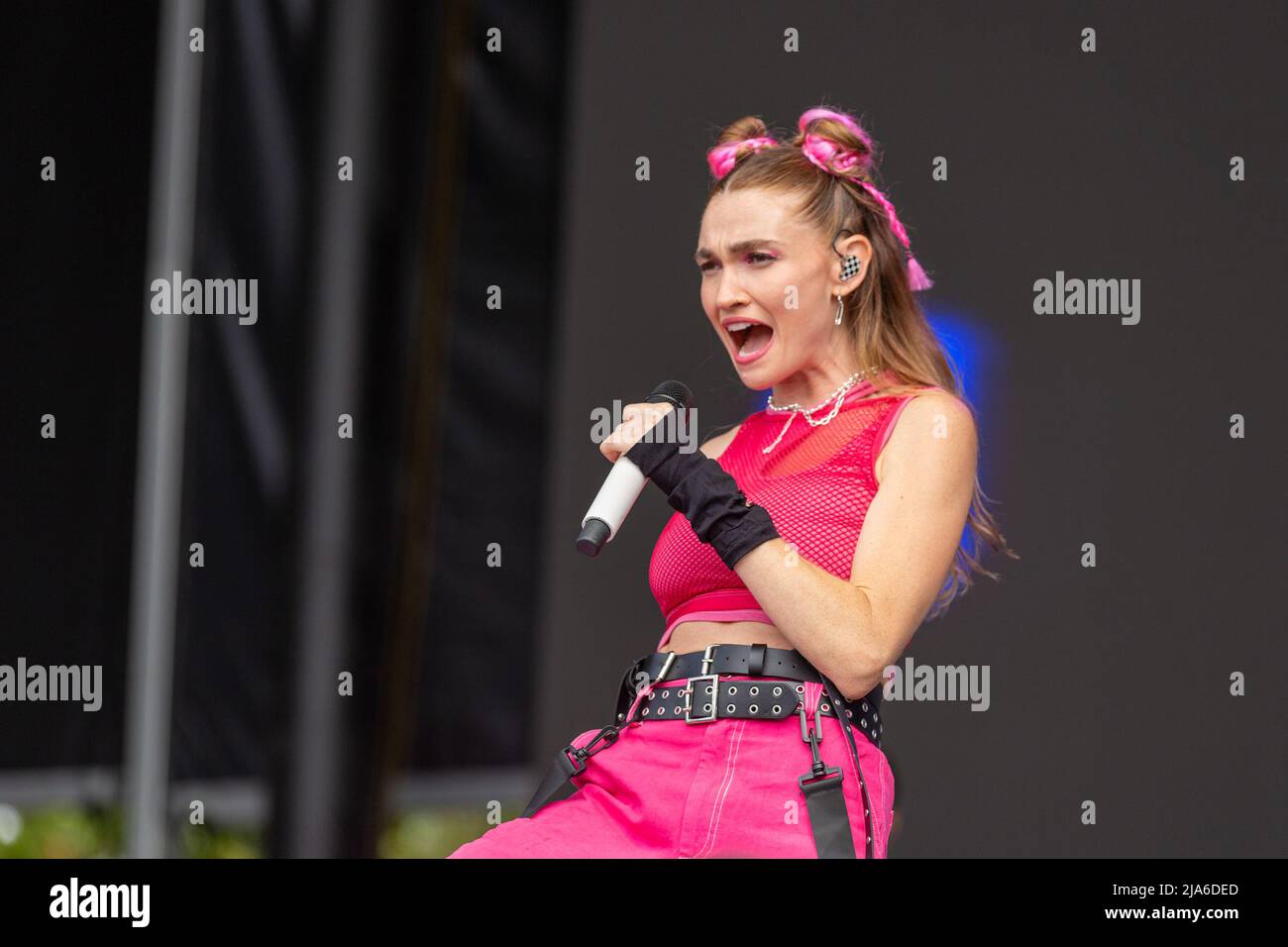 Mandy Lee of MisterWives during BottleRock Music Festival on May 27, 2022,  at Napa Valley Expo in Napa, California (Photo by Daniel DeSlover/Sipa USA  Stock Photo - Alamy