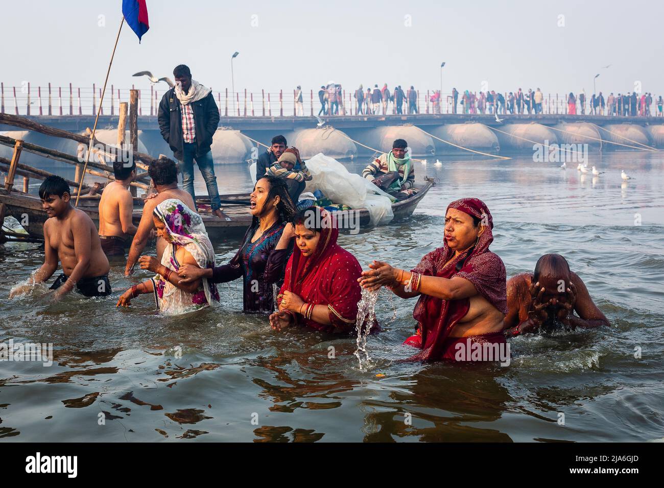 Pilgrims bathe in the holy waters of the Ganges river during the Kumbh Mela festival. Every twelve years, millions of Hindu devotees begin a massive pilgrimage to the most sacred of Indian festivals: the Kumbha Mela, which takes place in Prayagraj, a place considered particularly auspicious because it is at the confluence of the Ganges, Yamuna and the mythical Saraswati. It is estimated that in 2019, 120 million people attended the sacred enclosure over the course of a month and a half. These numbers, equivalent to the total population of Japan, and 40 times the number of pilgrims who visit Me Stock Photo