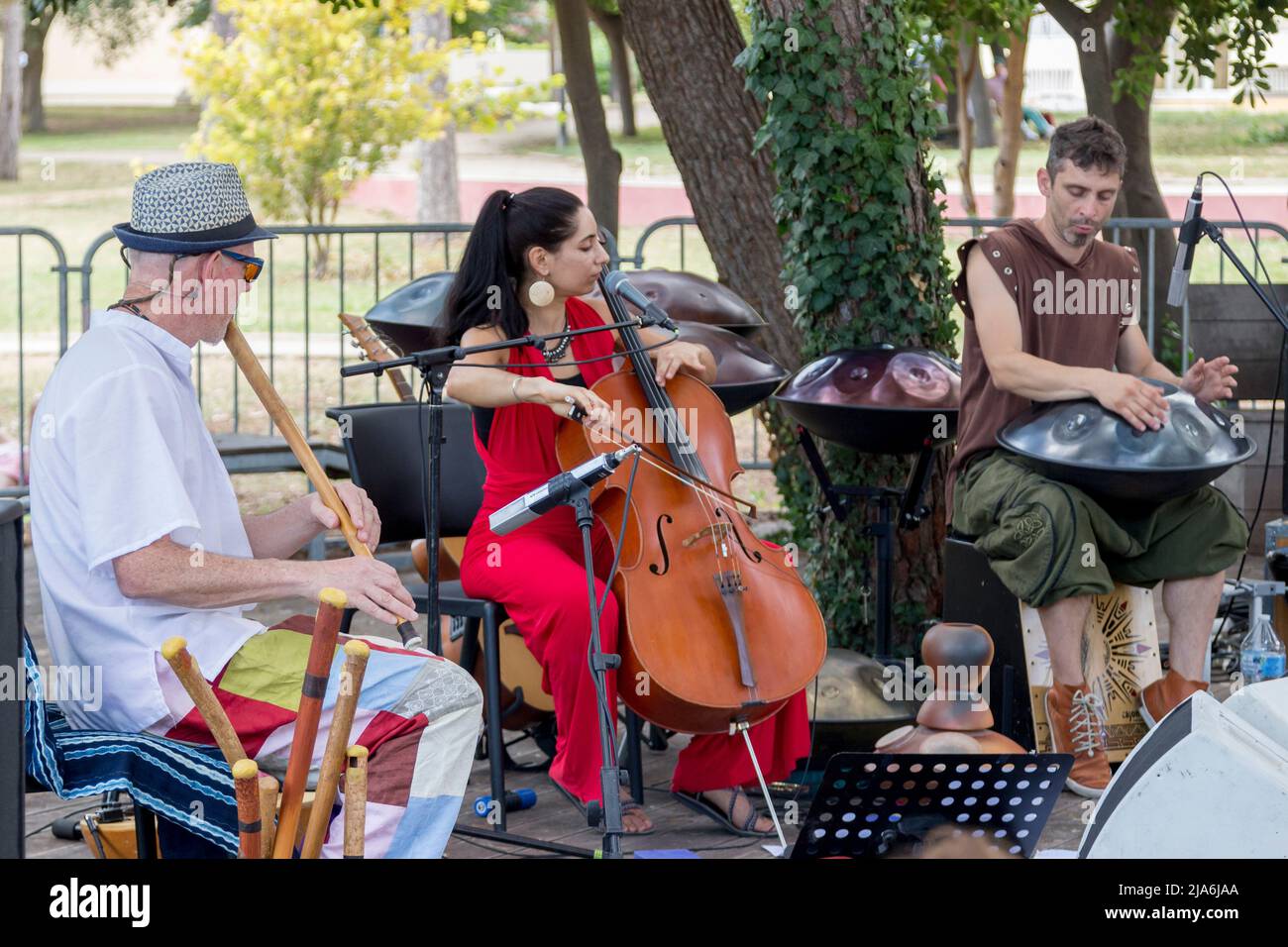 Musical siesta. Trio Vahle-Cogez-Rouifed. Fiesta Sète. Balaruc-les-Bains, Occitanie, France Stock Photo