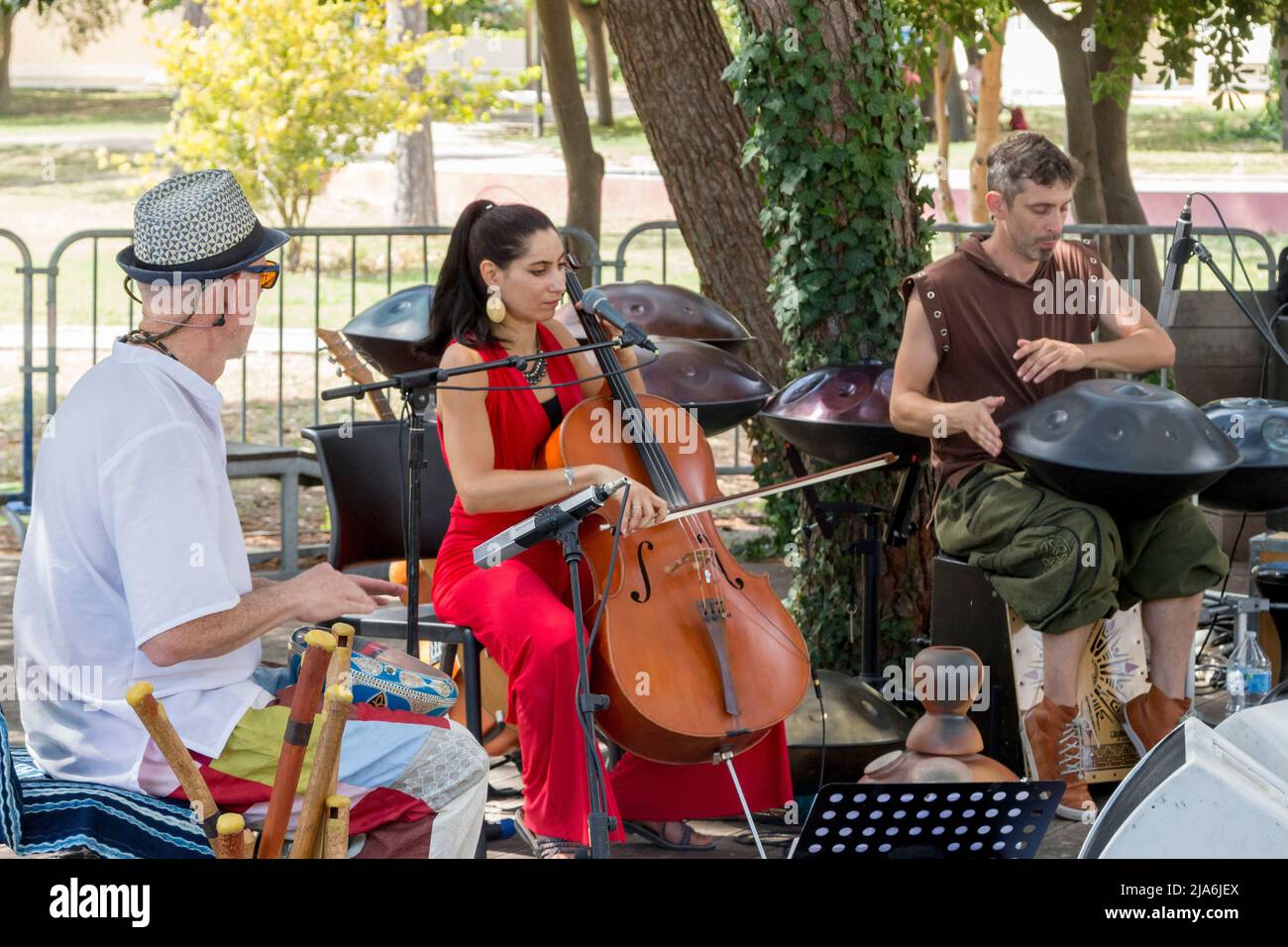 Musical siesta. Trio Vahle-Cogez-Rouifed. Fiesta Sète. Balaruc-les-Bains, Occitanie, France Stock Photo