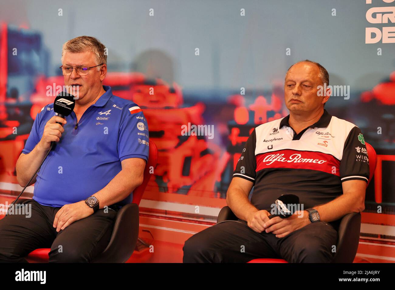 (L to R): Otmar Szafnauer (USA) Alpine F1 Team, Team Principal and ...