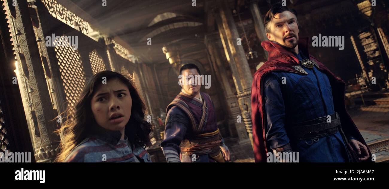 BENEDICT WONG, BENEDICT CUMBERBATCH and XOCHITL GOMEZ in DOCTOR STRANGE IN THE MULTIVERSE OF MADNESS (2022), directed by SAM RAIMI. Credit: Marvel Studios / Truenorth Productions / Album Stock Photo
