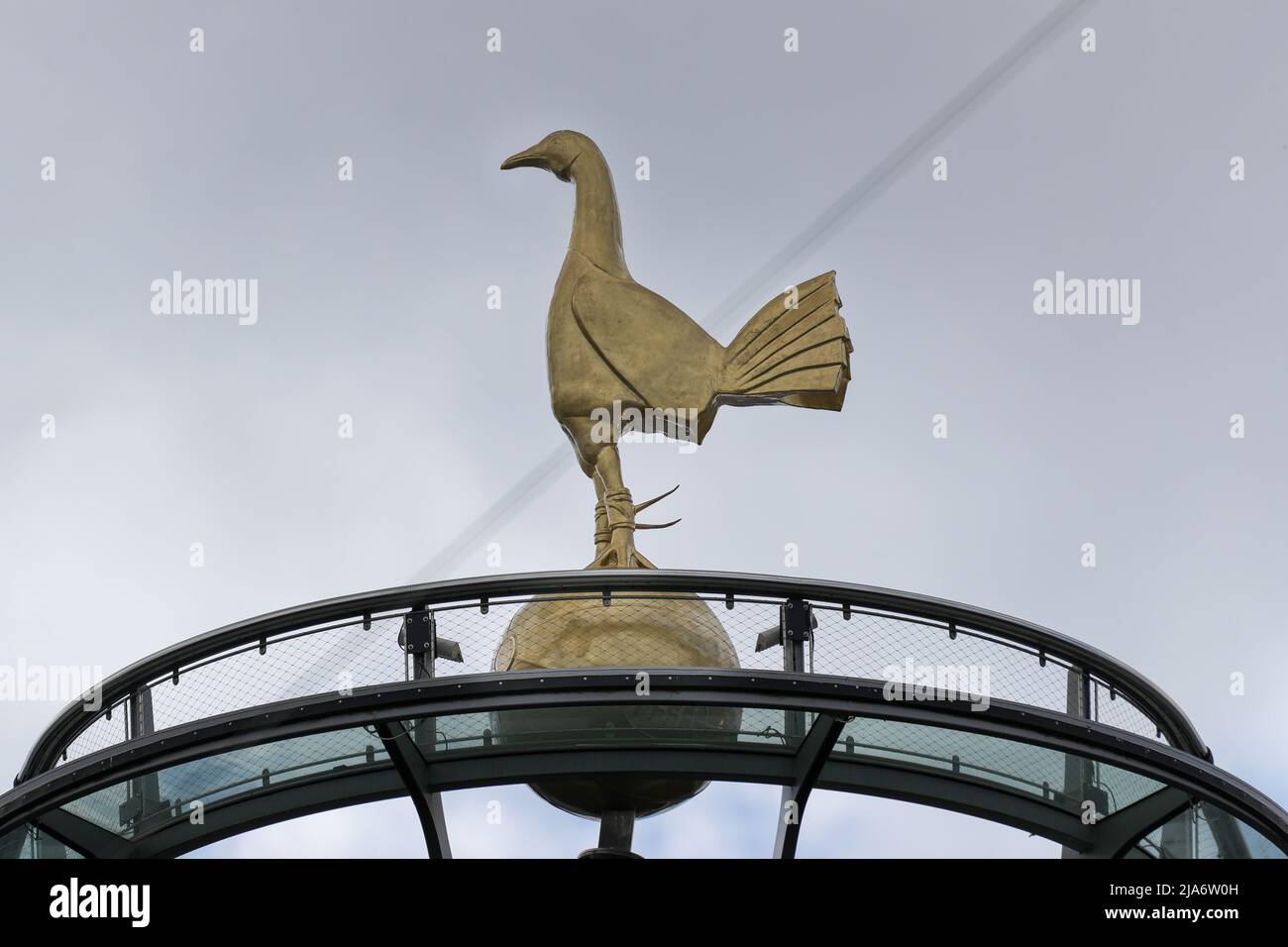 London, UK. 28th May, 2022. The golden cockerel on top of The Tottenham Hotspur Stadium ahead of today's game in London, United Kingdom on 5/28/2022. (Photo by James Heaton Via/News Images/Sipa USA) Credit: Sipa USA/Alamy Live News Stock Photo