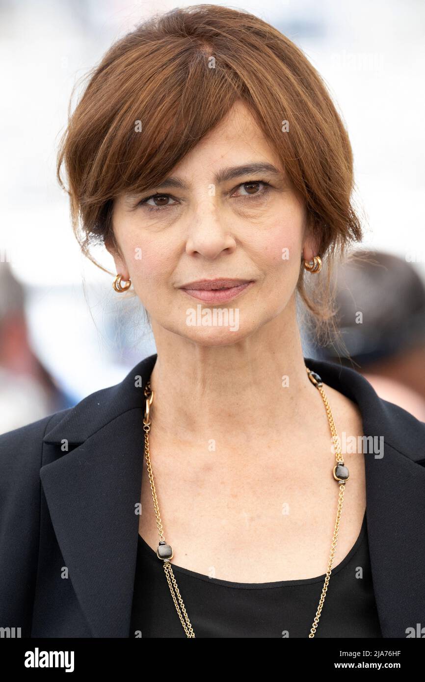 Cannes, France. 28th May 2022. Laura Morante attends the photocall for Mascarade during the 75th annual Cannes film festival at Palais des Festivals on May 28, 2022 in Cannes, France. Photo by David Niviere/ABACAPRESS.COM Credit: Abaca Press/Alamy Live News Stock Photo