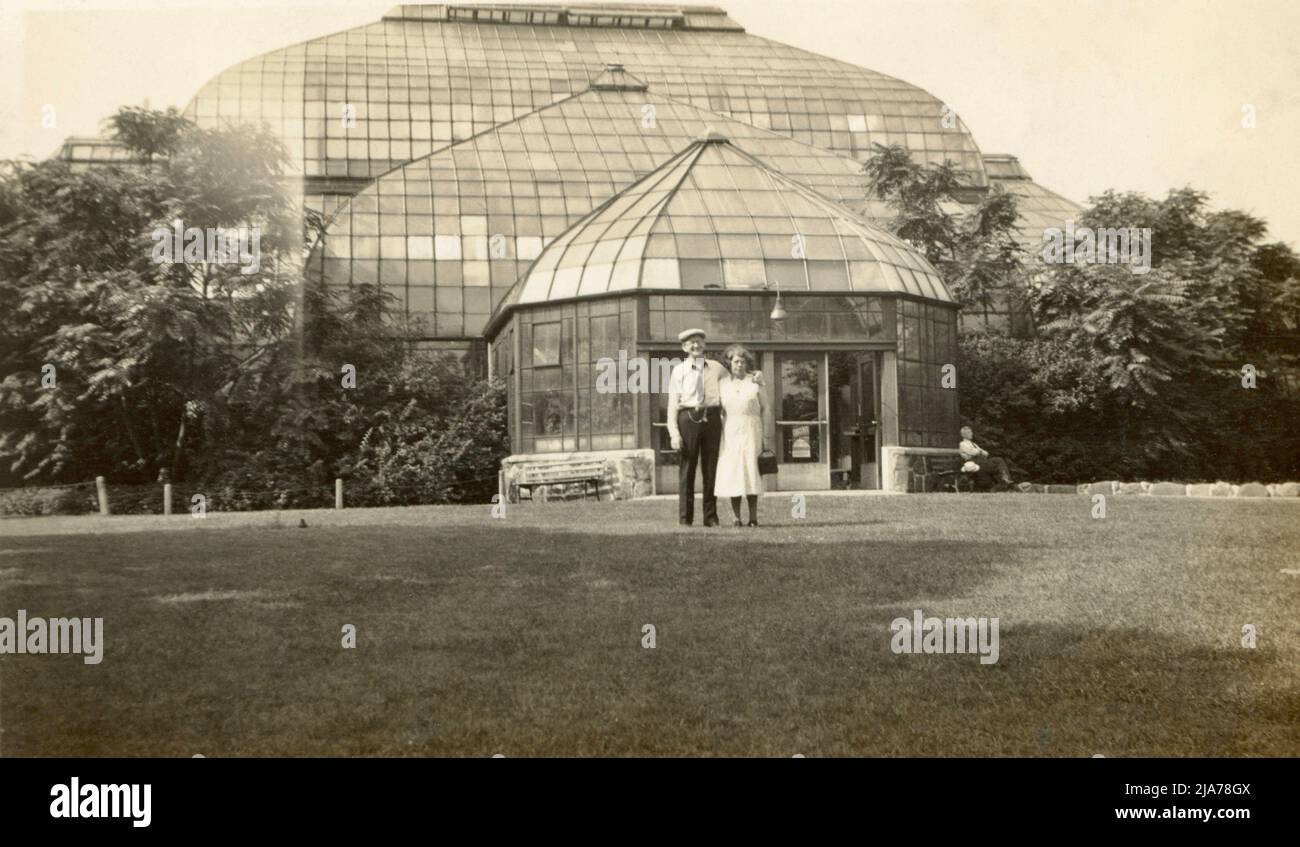 Lincoln Park Conservatory, Chicago, Lincoln Park Zoo about 1910 ...