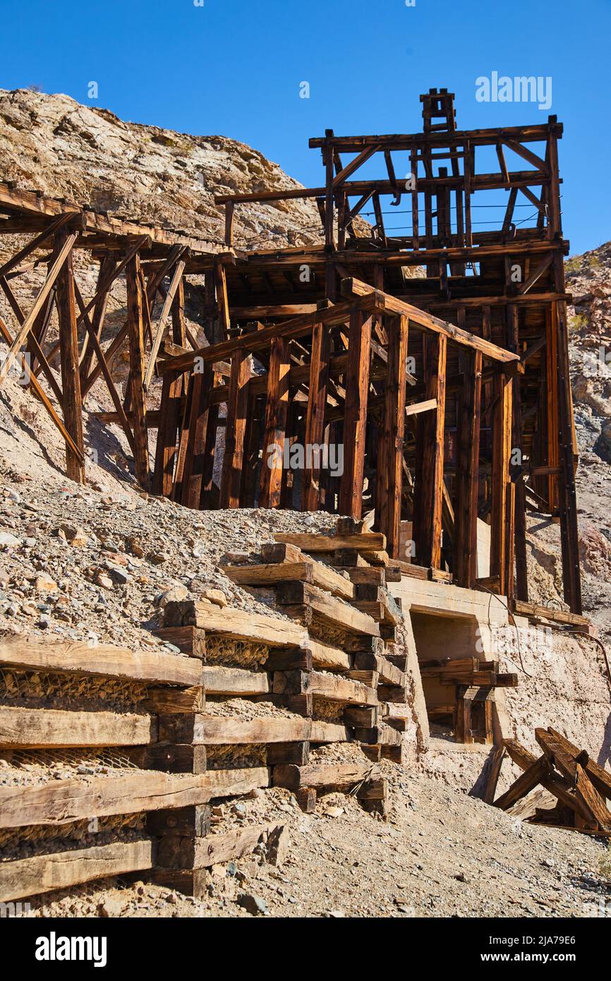 Keane Wonder Mine in Death Valley old equipment Stock Photo