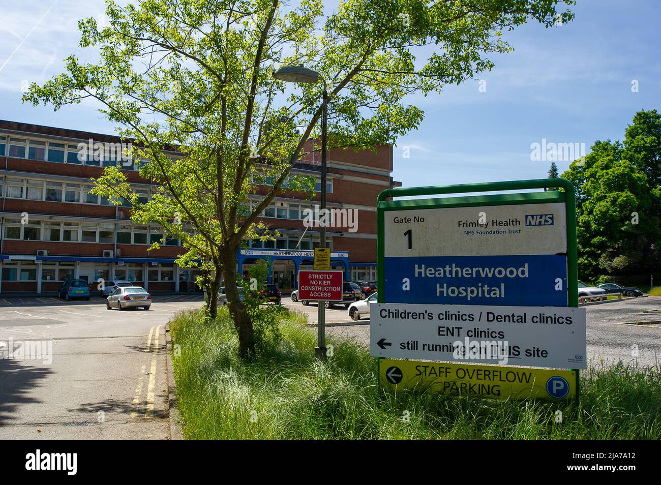 Ascot, Berkshire, UK. 27th May, 2022. The former Heatherwood Hospital ...