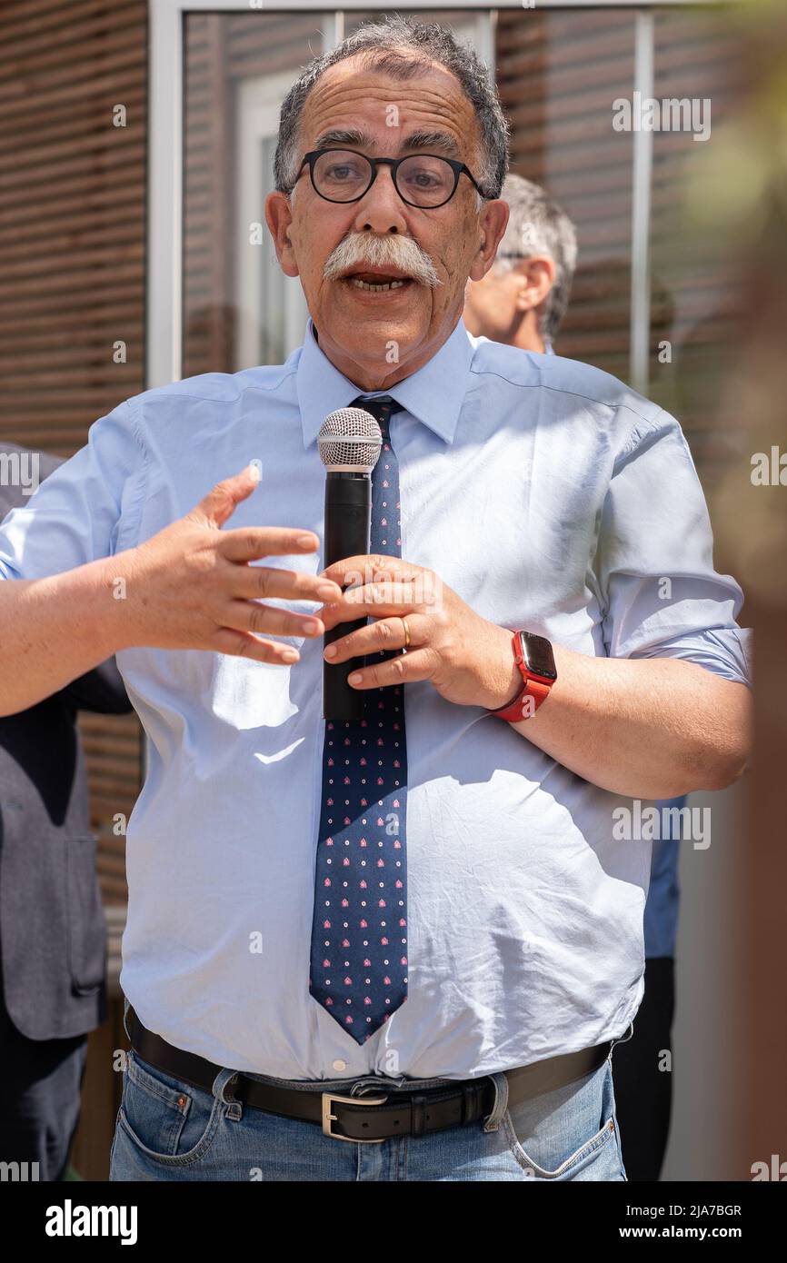 Naples, Italy. 28th May, 2022. Sandro Ruotolo, senator of the mixed group and part of the Committee for the liberation from the Camorra in the northern area, during his speech at the mobilization called on May 28, 2022 by the Masseria Antonio Ferraioli in Afragola after the extortion threats received and to underline that the motorway junction to reach the Ikea in Afragola will have to be built in a different area to ensure the survival of the confiscated property. Credit: Independent Photo Agency/Alamy Live News Stock Photo