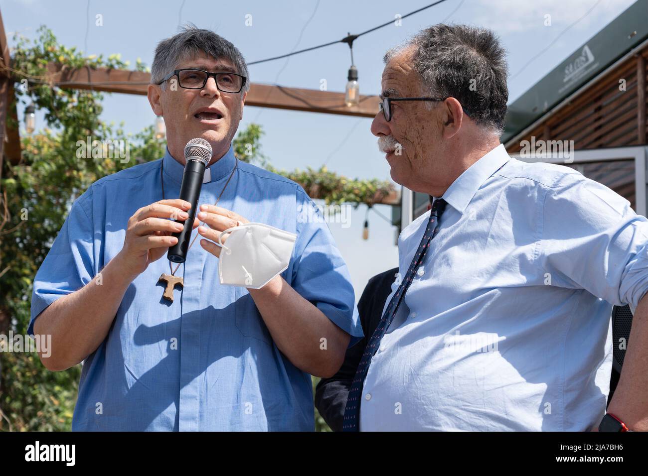 Naples, Italy. 28th May, 2022. Sandro Ruotolo, senator of the mixed group and part of the Committee for the liberation from the Camorra in the north area together with Don Maurizio Patriciello, parish priest of the Green Park of Caivano during his speech at the mobilization called on May 28, 2022 by the Masseria Antonio Ferraioli of Afragola after the extortion threats received and to underline that the motorway junction to reach the Afragola Ikea will have to be built in a different area to ensure the survival of the confiscated property. Credit: Independent Photo Agency/Alamy Live News Stock Photo