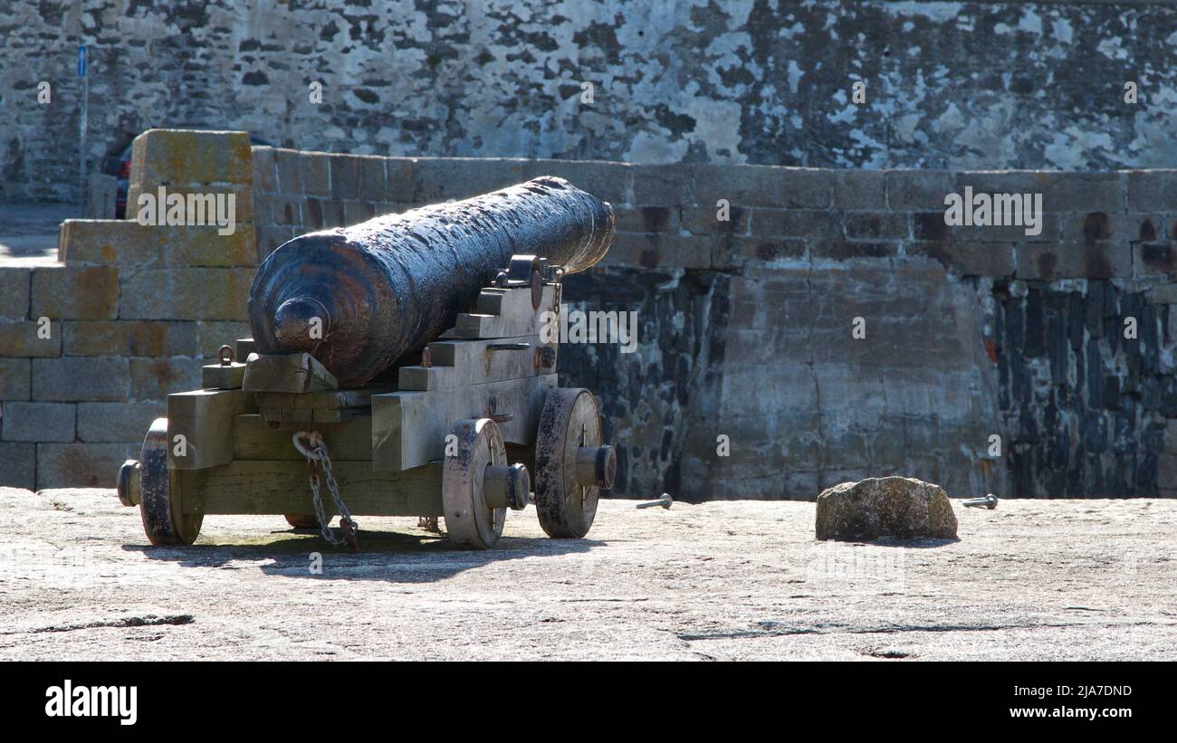 Canon at entrance to Porthleven Harbour Stock Photo - Alamy