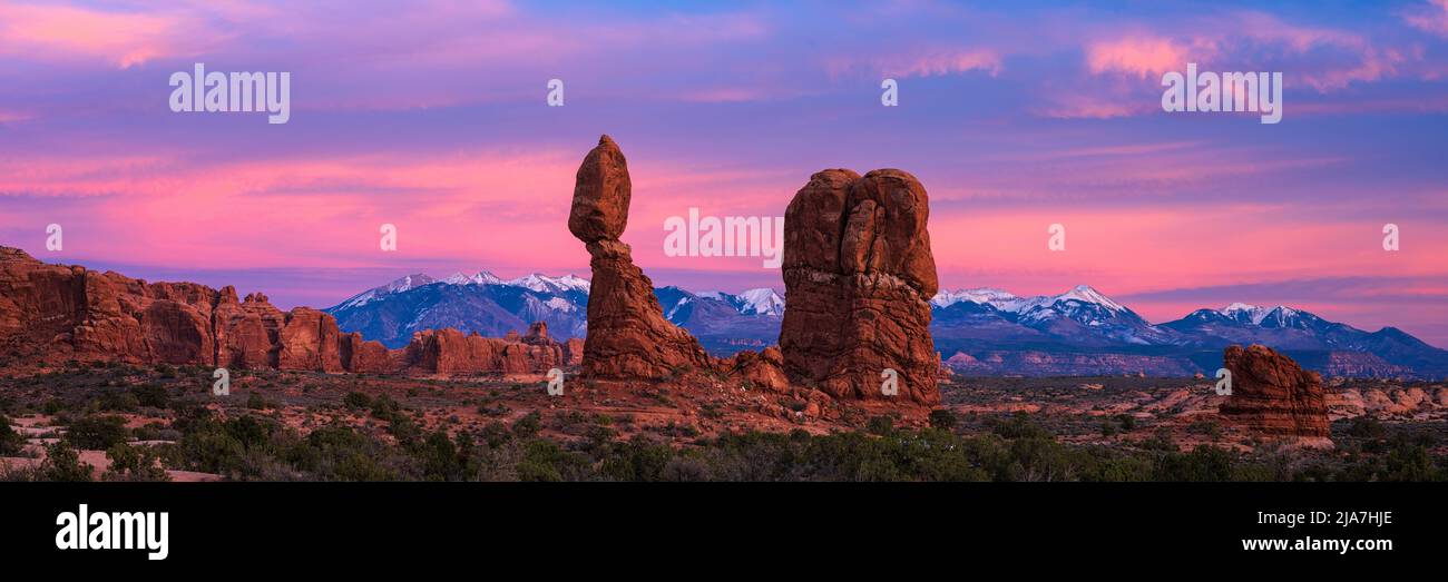 Balanced Rock at twilight in Arches National Park in Utah Stock Photo