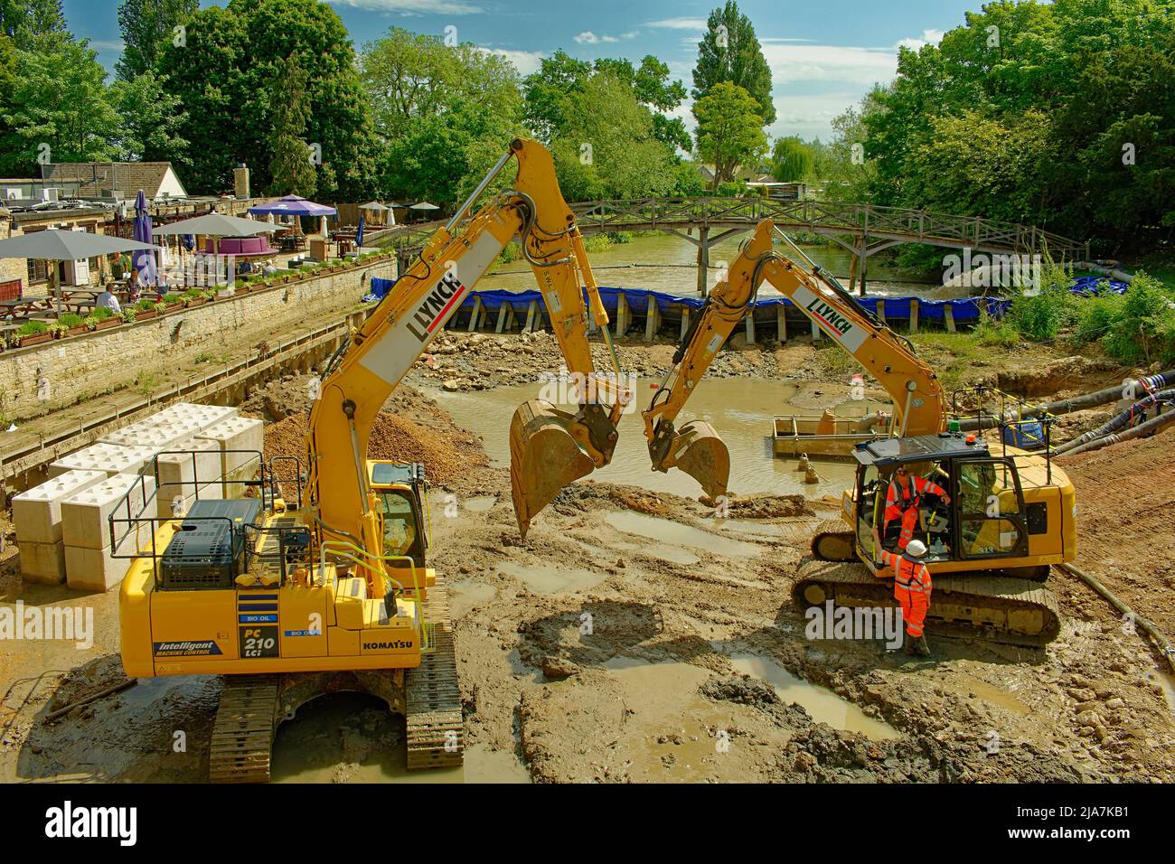 PORT MEADOW OXFORD RECONSTRUCTION OF THE WEIR NEXT TO THE TROUT INN ON THE RIVER THAMES IN SPRING Stock Photo