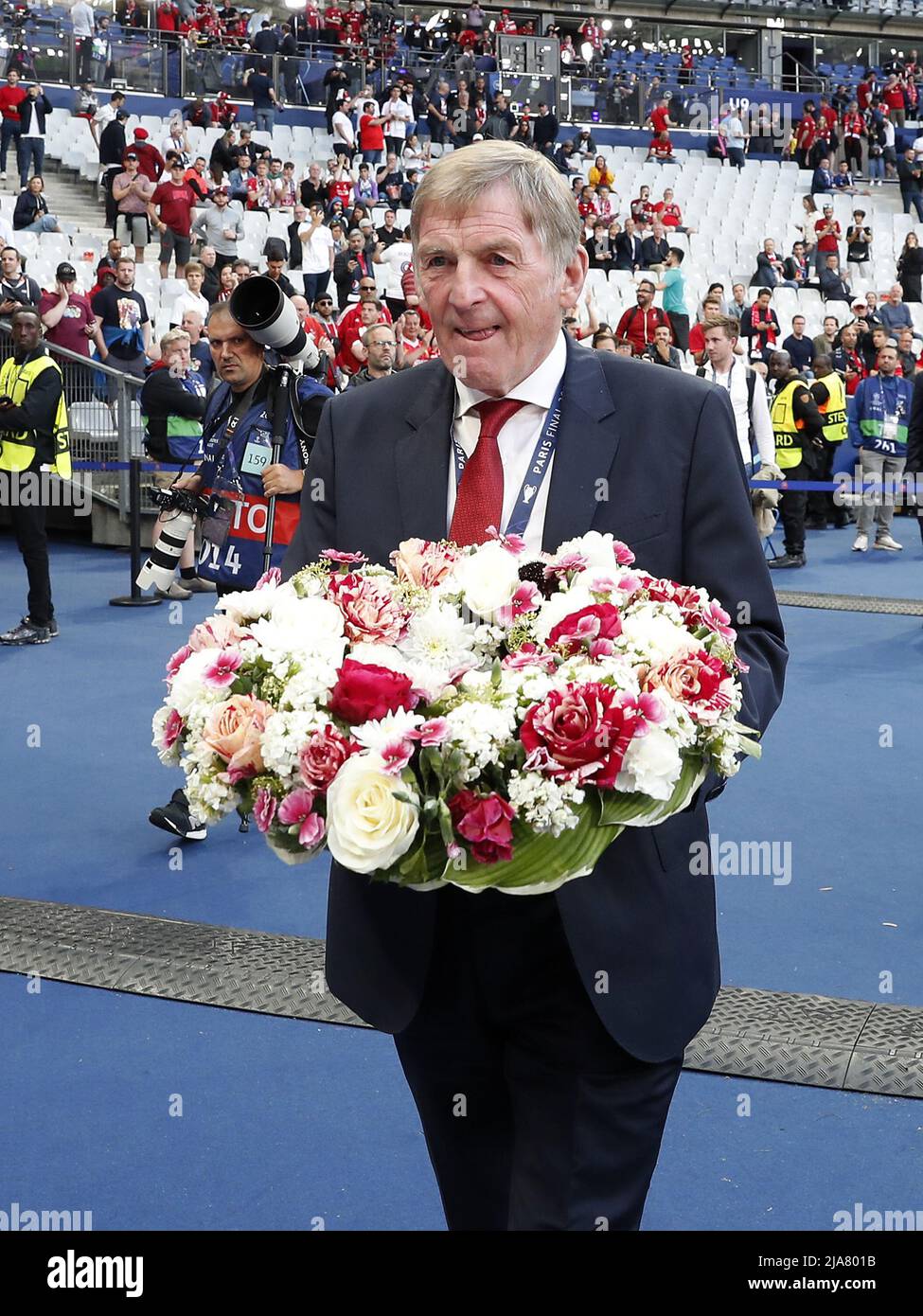 Paris, France. 28th May, 2022. PARIS - Kenny Dalglish lay a commerative  wreath for the Heysel disaster during the UEFA Champions League final match  between Liverpool FC and Real Madrid at Stade