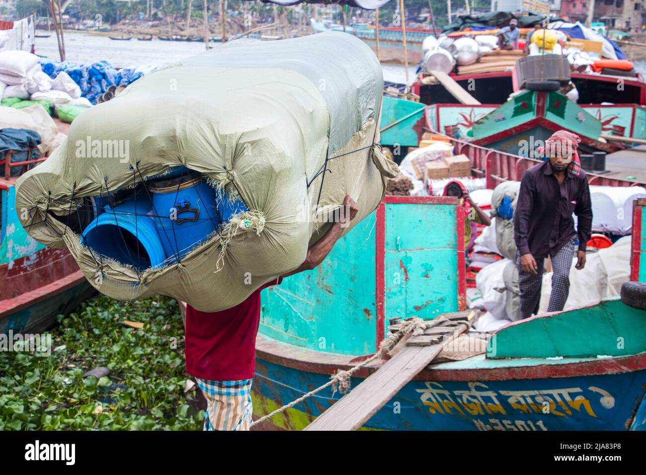 Asia asian lifestyle poverty poor hi-res stock photography and images -  Page 13 - Alamy, image size:1300x956