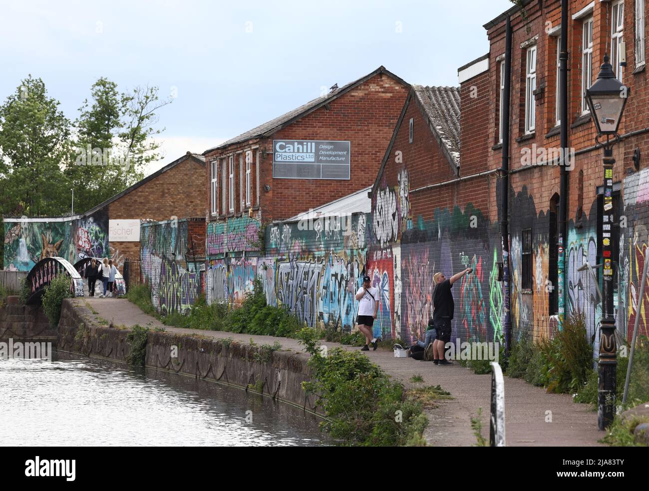Leicester, Leicestershire, UK. 28th May 2022. An artist spray paints a mural during the Bring