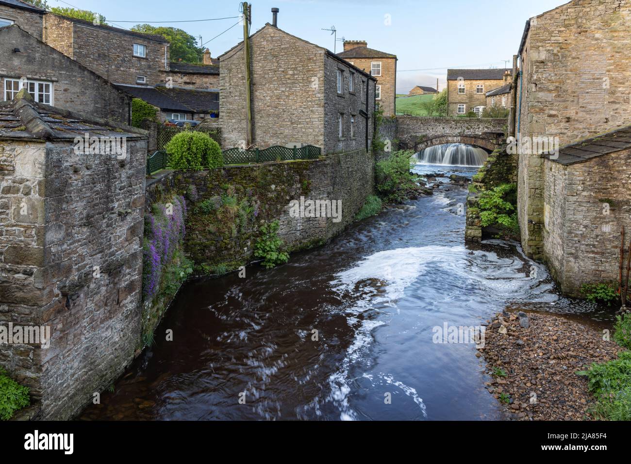 Gayle Beck runs through the centre of the picturesque Yorkshire Dales town of Hawes, Wensleydale, England, Uk Stock Photo