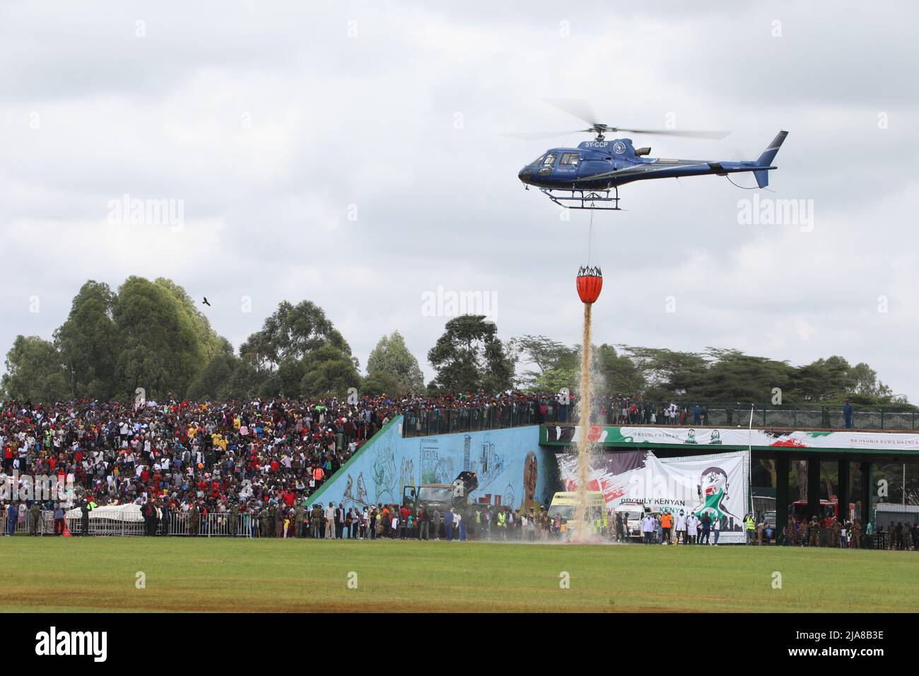 Nairobi, Kenya. 28th May, 2022. A firefighting helicopter performs