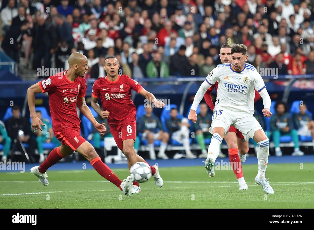 PARIS, FRANCE. MAY 28TH Federico Valverde of Real Madrid on the ball during the UEFA Champions League Final between Liverpool and Real Madrid at Stade de France, Paris on Saturday 28th May 2022. (Credit: Pat Scaasi | MI News) Credit: MI News & Sport /Alamy Live News Stock Photo