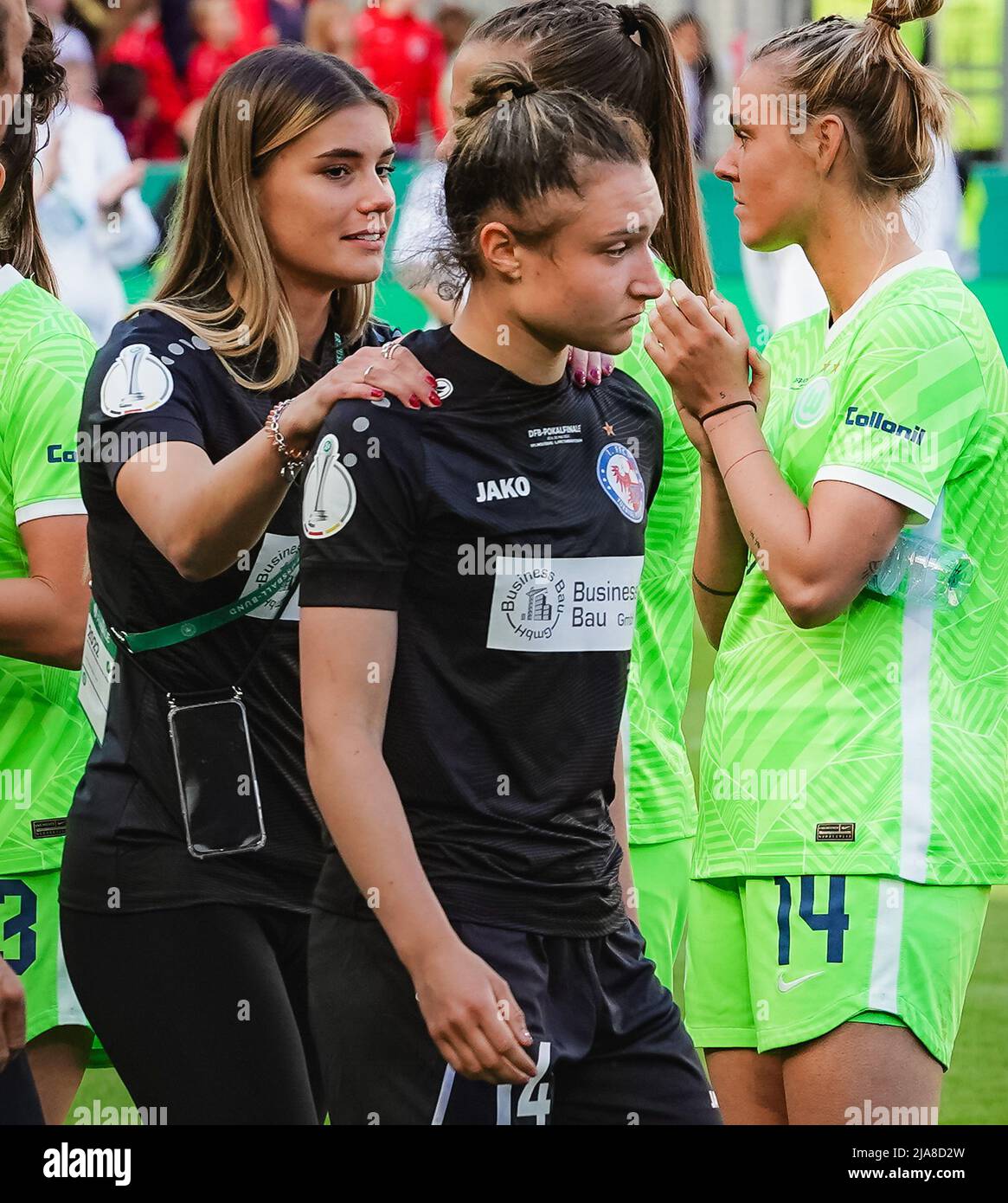 Cologne, Germany. 28th May, 2022. Selina Cerci (29 Potsdam) and Sophie  Weidauer (14 Potsdam) after the DFB-Pokalfinale der Frauen 2021/2022  between VfL Wolfsburg and Turbine Potsdam at the RheinEnergieSTADIUM in  Cologne, Germany.