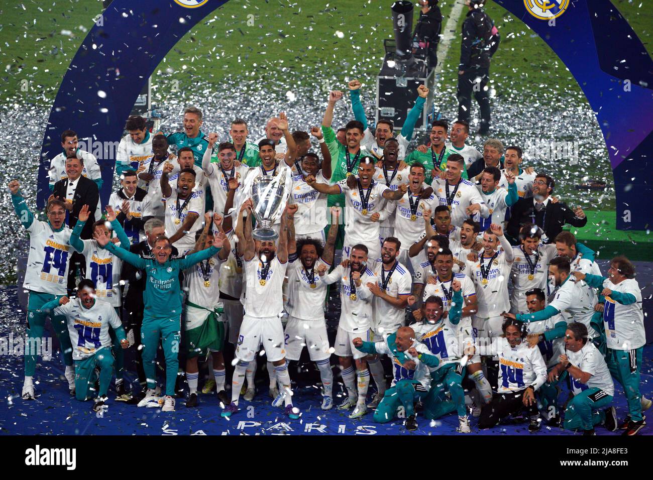 Real Madrid players celebrates with the UEFA Champions League Trophy ...