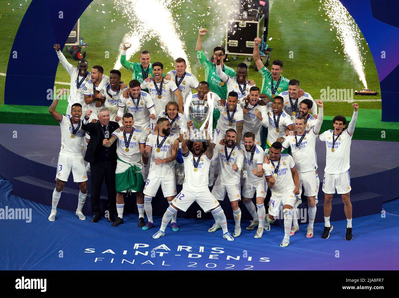 Real Madrid players celebrates with the UEFA Champions League Trophy ...