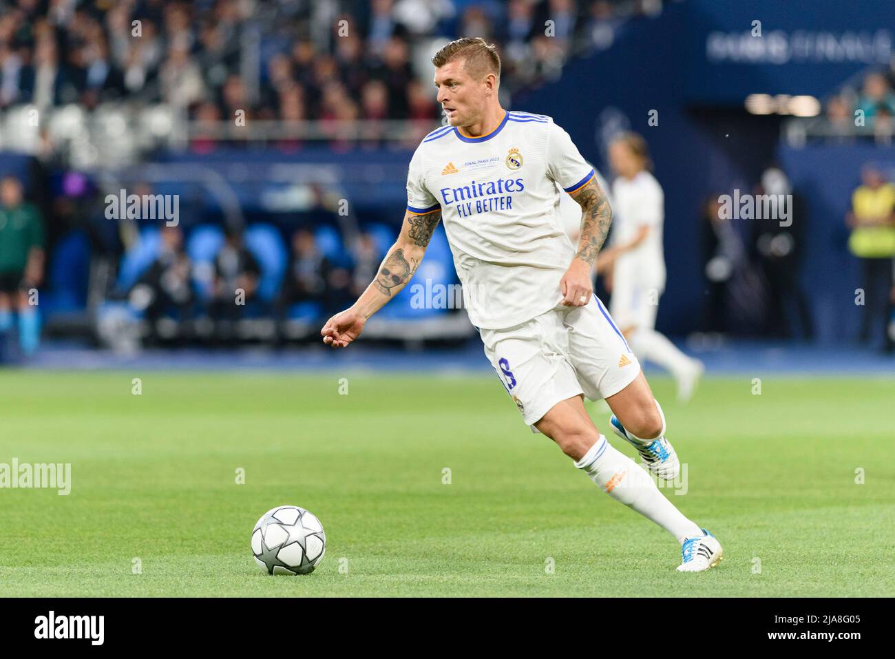 PARIS, FRANCE - MAY 28: Toni Kroos of Real Madrid CF runs with the ball  during the UEFA Champions League final match between Liverpool FC and Real  Madrid at Stade de France