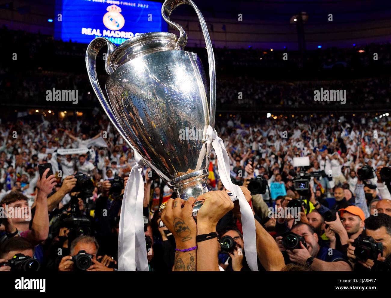 Real Madrid players celebrate with the trophy after winning the UEFA ...
