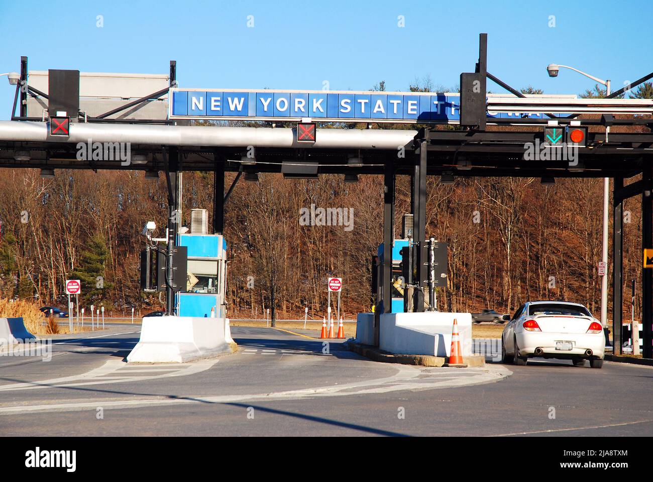 A car pulls up to a toll booth at the New York State Thruway Stock Photo