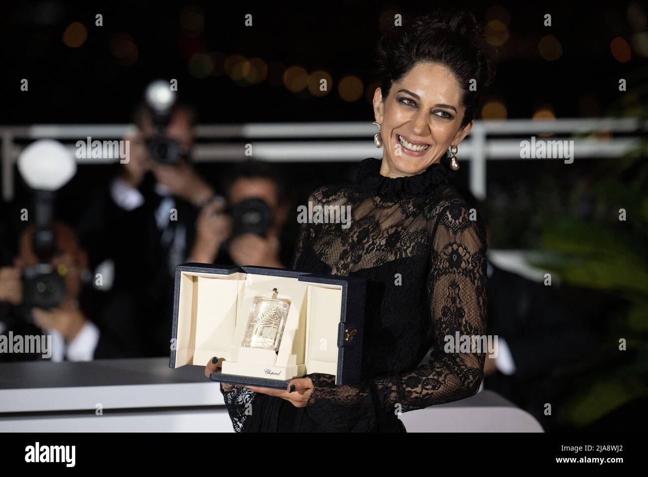 Films Et Series Tv Avec Zahra Amir Ebrahimi Zahra Amir Ebrahimi wins the Best Actress Palm d'Or Award for the movie  Holy Spider during the 75th annual Cannes film festival at Palais des  Festivals on May 28, 2022 in Cannes,