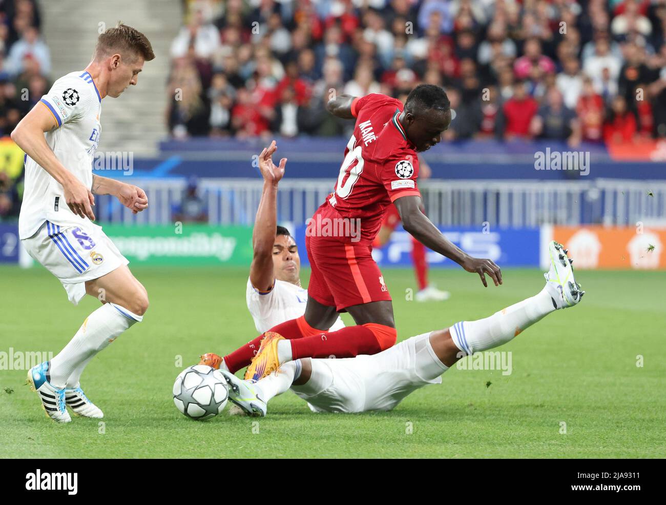 paris-france-28th-may-2022-sadio-mane-of-liverpool-casemiro-of-real-madrid-left-toni-kroos-of-real-madrid-during-the-uefa-champions-league-final-football-match-between-liverpool-fc-and-real-madrid-cf-on-may-28-2022-at-stade-de-france-in-saint-denis-near-paris-france-photo-jean-catuffe-dppi-credit-dppi-mediaalamy-live-news-2JA9311.jpg