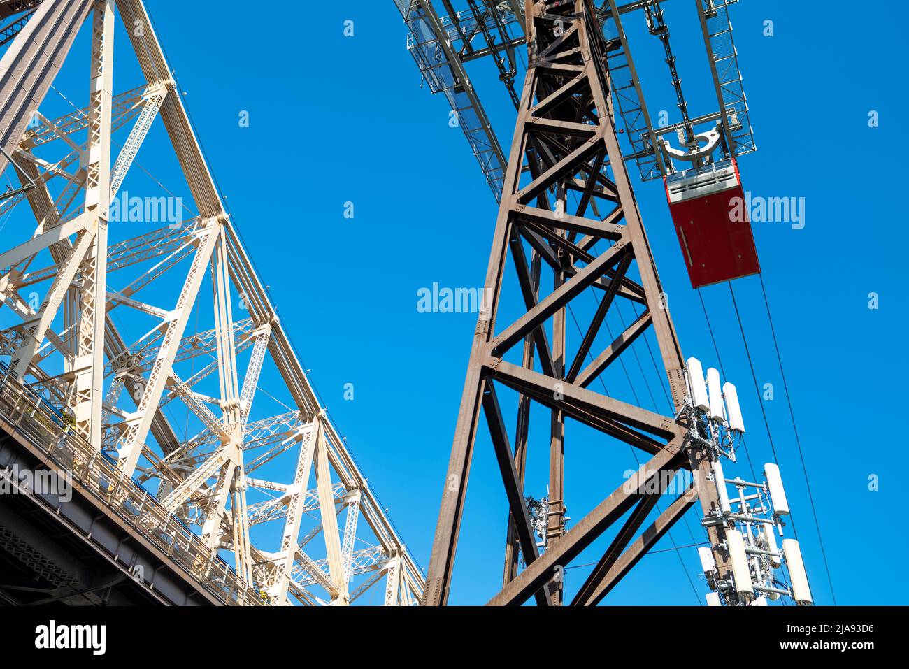 Cable car in New York City above road Stock Photo Alamy