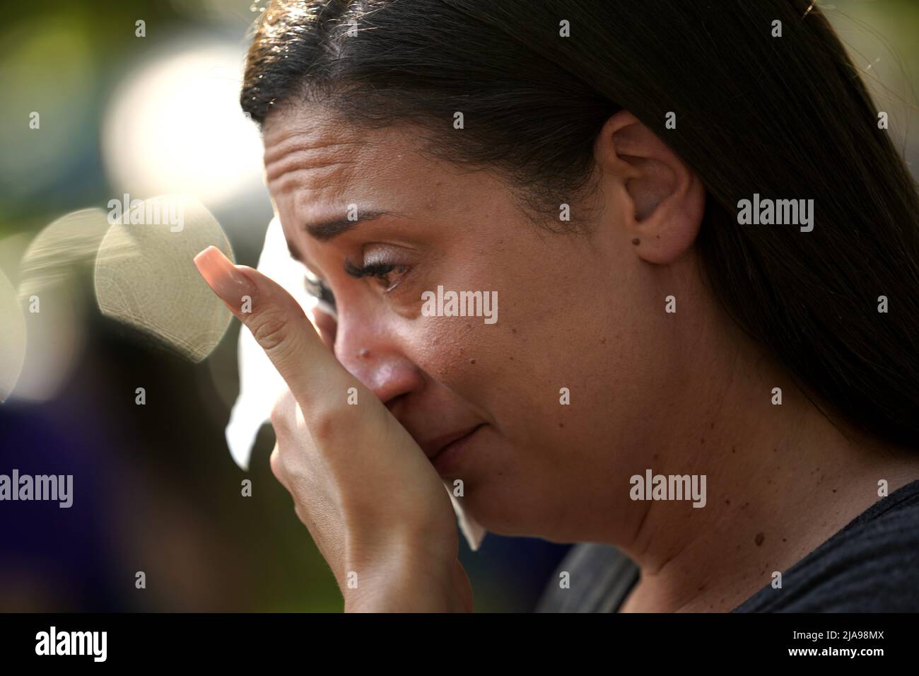 Uvalde, USA. 28th May, 2022. A woman mourns for victims of a school mass shooting at Town Square in Uvalde, Texas, the United States, May 28, 2022. At least 19 children and two adults were killed in a shooting at Robb Elementary School in the town of Uvalde, Texas, on Tuesday. Credit: Wu Xiaoling/Xinhua/Alamy Live News Stock Photo