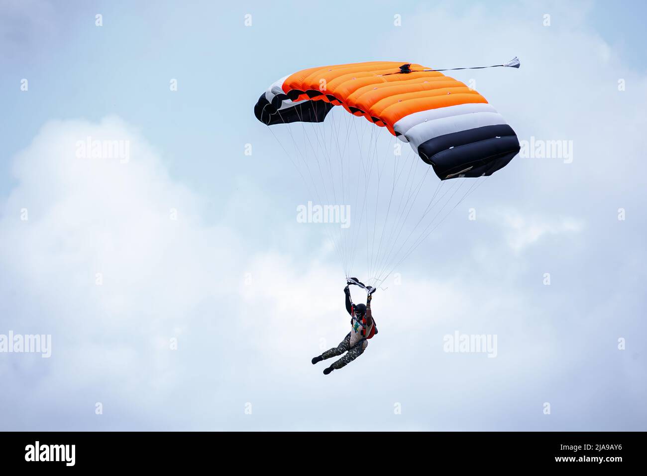 Nairobi, Kenya. 28th May, 2022. A Kenyan civilian skydiving team