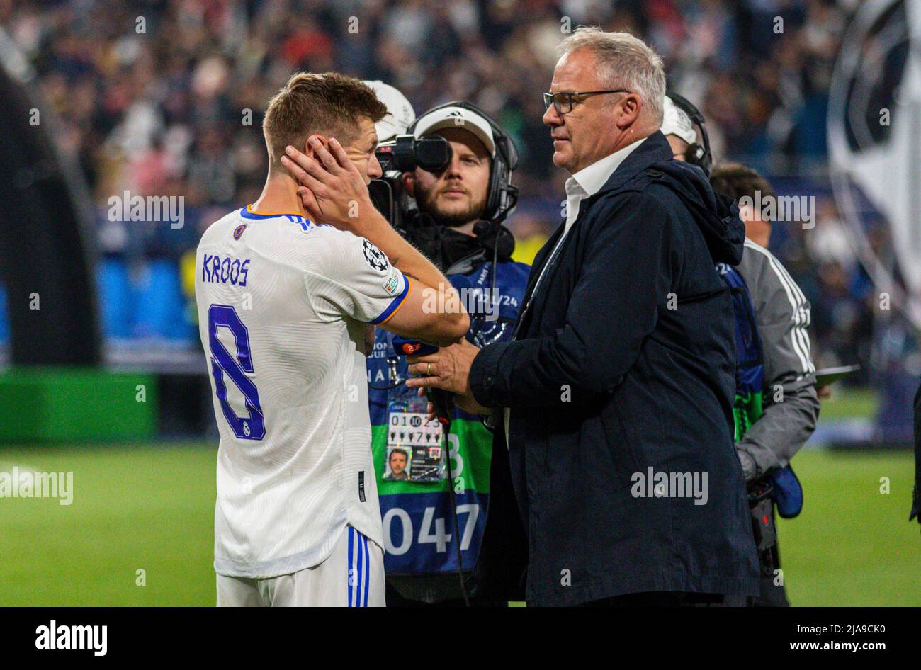 Schlussjubel: Toni Kroos (Real) mit Medaille FC Liverpool - Real Madrid  Paris, Champions League, Finale, 28.05.2022, Fussball; Saison 2021/22 Foto  Stock Photo - Alamy