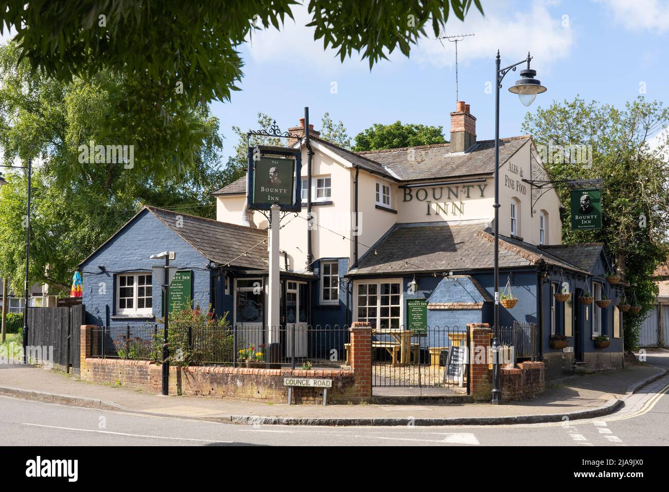 The historic mid 18th century Bounty Inn is a popular pub in Basingstoke town centre. Hampshire, England. Theme - pub and hospitality industry Stock Photo