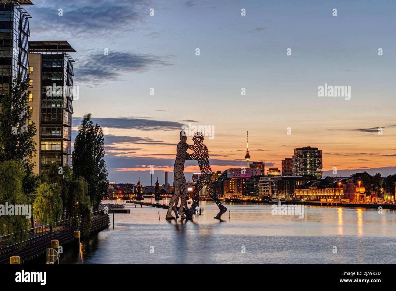 The river Spree in Berlin with the Molecule Men after sunset Stock Photo