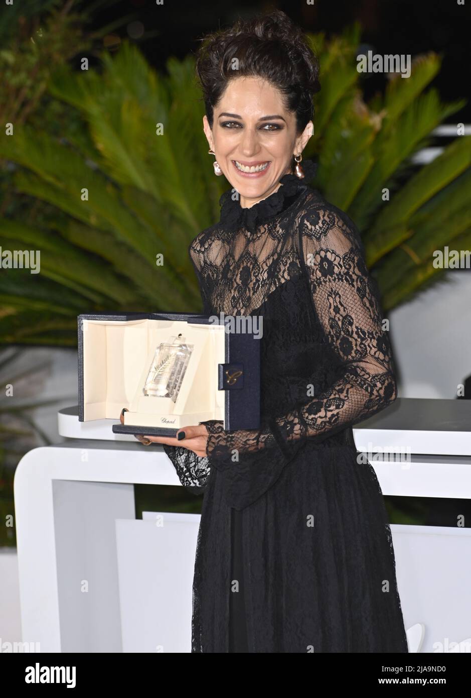 Cannes, France. 28th May, 2022. CANNES, FRANCE. May 17, 2022: Zahra Amir Ebrahimi poses with the Best Actress Palm d'Or Award for the movie 'Holy Spider' at the photocall for Palme d'Or Awards at the 75th Festival de Cannes. Picture Credit: Paul Smith/Alamy Live News Stock Photo