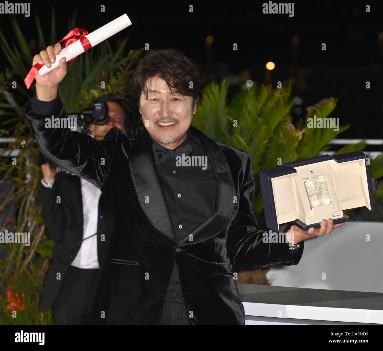 Cannes, France. 28th May, 2022. CANNES, FRANCE. May 17, 2022: Song Kang-Ho at the photocall for Palme d'Or Awards at the 75th Festival de Cannes. Picture Credit: Paul Smith/Alamy Live News Stock Photo