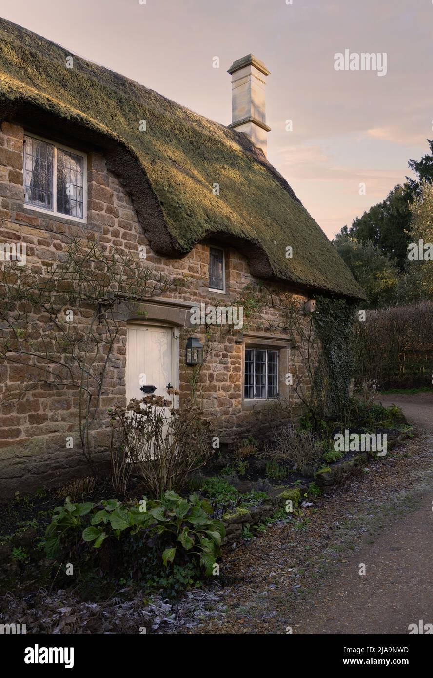 Cotswold cottage at Great Tew, Oxfordshire, England. Stock Photo